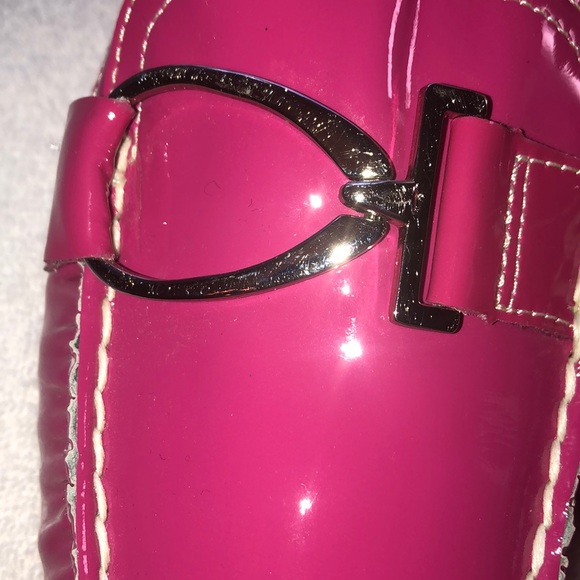 NEW! Michael Shannon fuchsia Paten leather flats - Picture 3 of 8